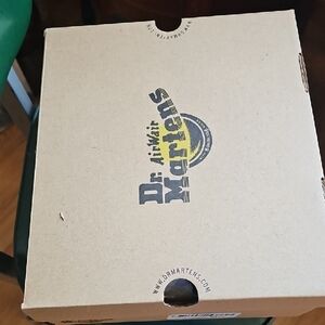 Dr. Martens AIRWAVE boots